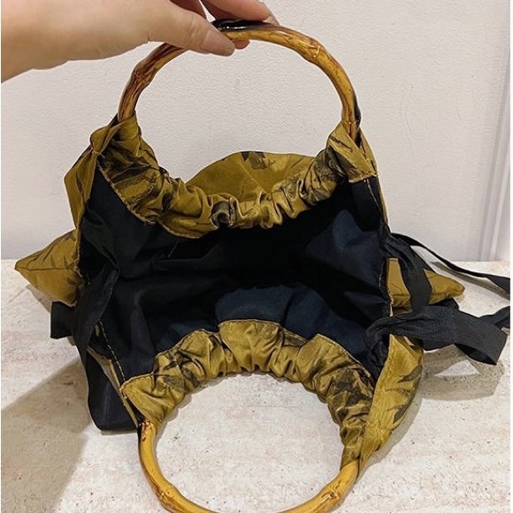 Retro Cinched Silk tote handbag - Picture 2 of 6